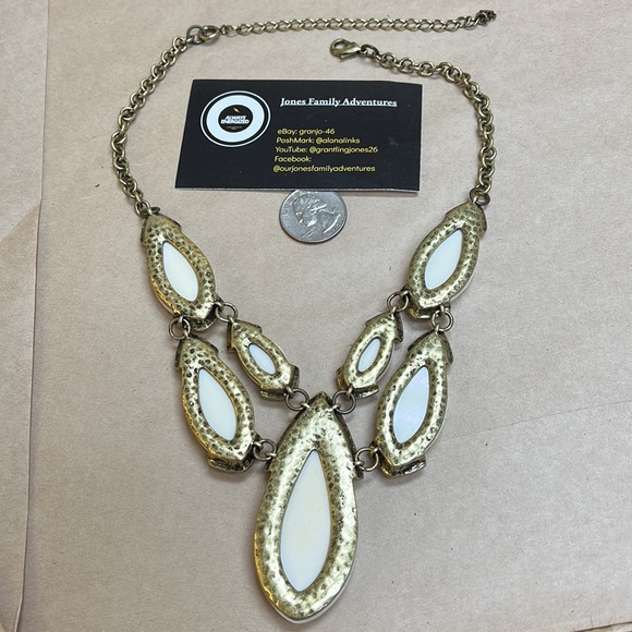 Ivory and gold colored tear drop shaped multi stone? Necklace, adjustable - Picture 2 of 4